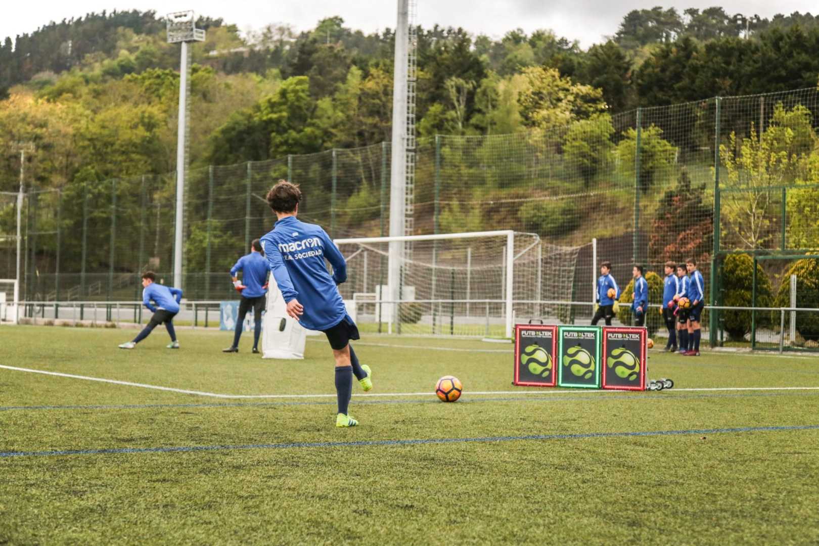 Real Sociedad players training with Futboltek LED passing panels