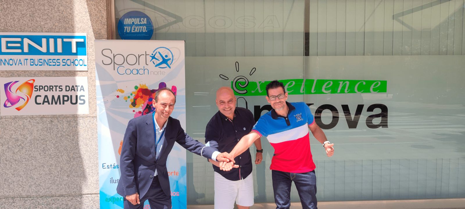 Representatives of Sports Data Campus and Sports Coach Norte celebrating their collaboration agreement